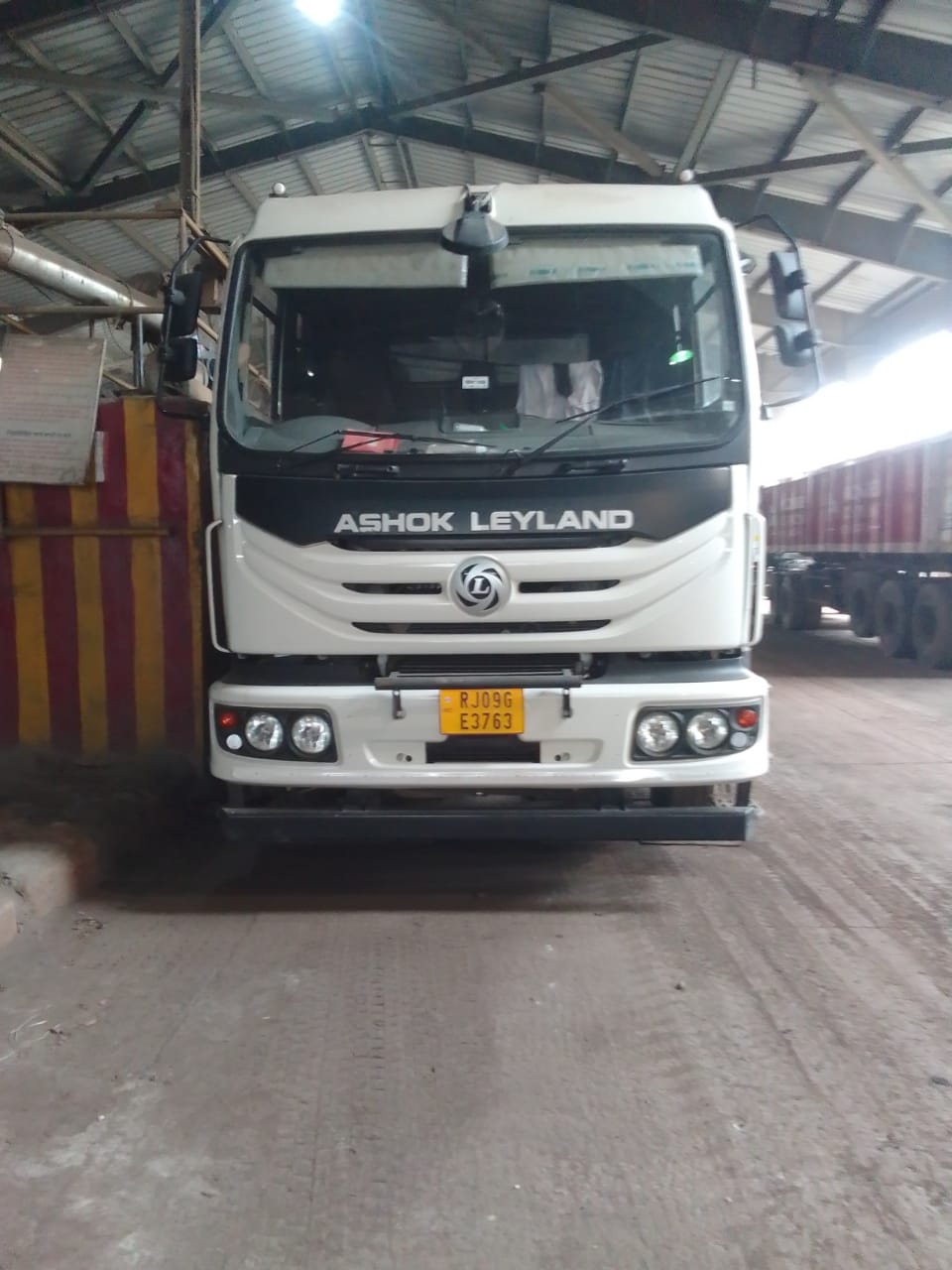 2024 Ashok Leyland UM4225 / 66 H CC BS VI Truck 56000 km 2 years for sale in Jail Road, Manawar, Dhar Madhya Pradesh Manawar — photo 2