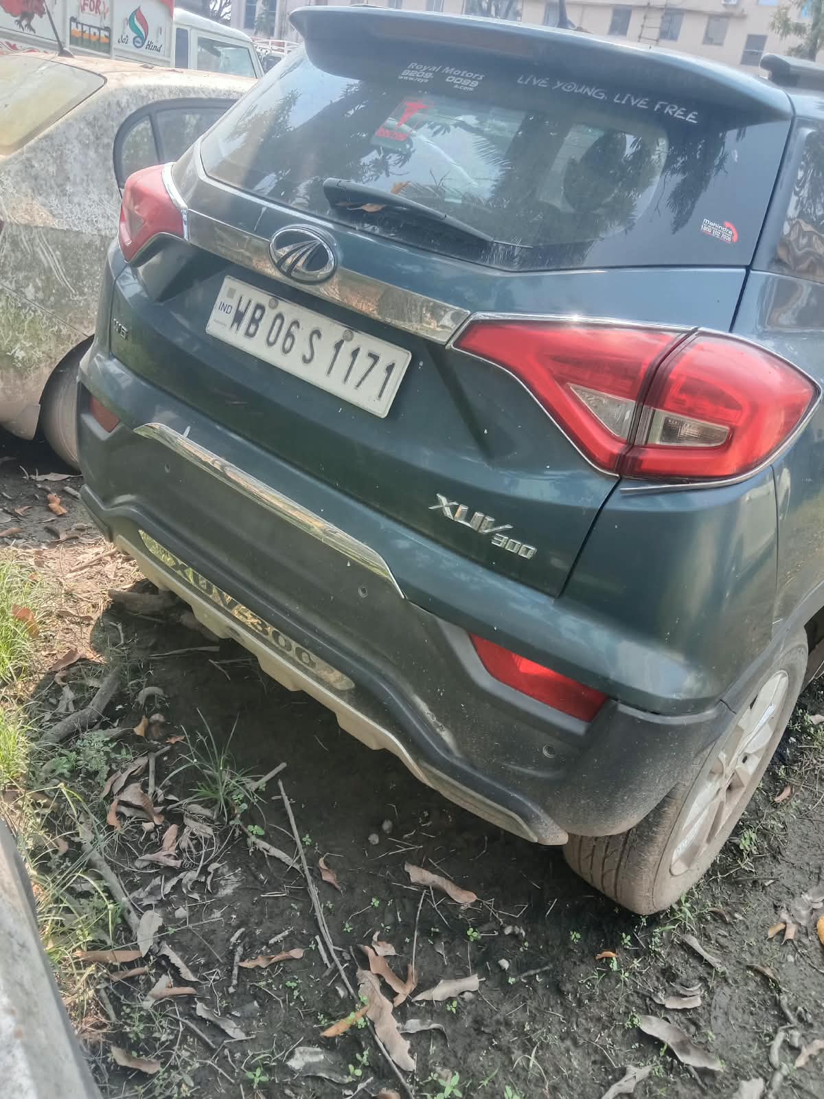 2019 Mahindra XUV300 W8 Compact SUV 100000 km 7 years for sale in BENGAL PARKING Kolkata — photo 5