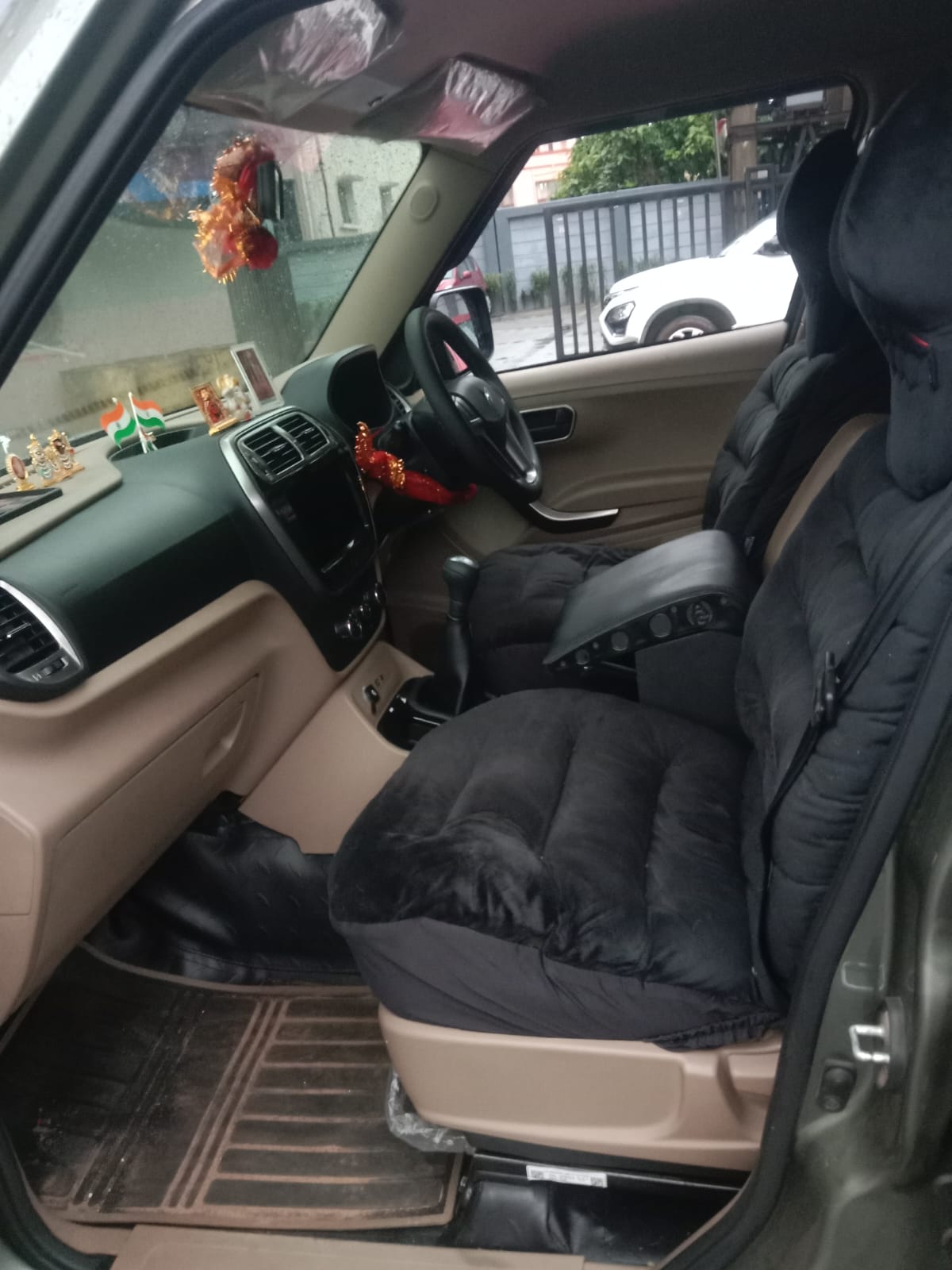 2024 Mahindra Bolero Neo N8 SUV 22500 km 2 years for sale in BENGAL PARKING Kolkata — photo 8