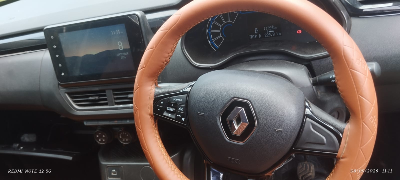 2025 Renault Kiger RXL MT SUV 12000 km 1 year for sale in J.K PARKING Kolkata — photo 2