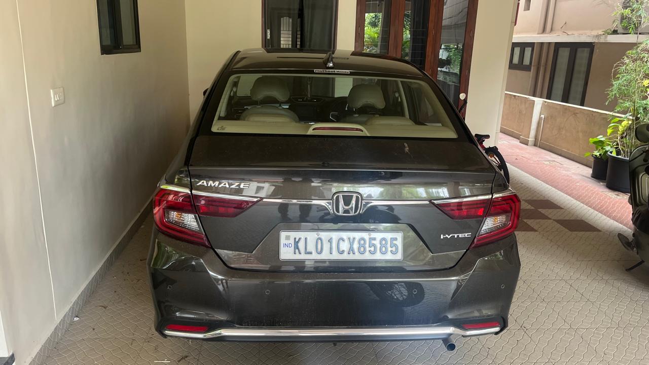 2023 Honda Amaze 1.2 VX MT Petrol Compact sedan 33000 km 3 years for sale in AMBADY Pallichal — photo 2