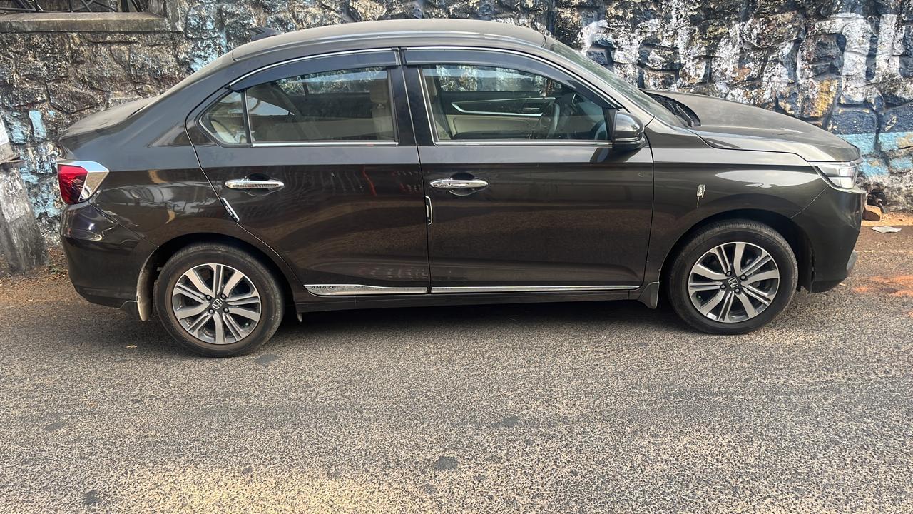 2023 Honda Amaze 1.2 VX MT Petrol Compact sedan 33000 km 3 years for sale in AMBADY Pallichal — photo 1