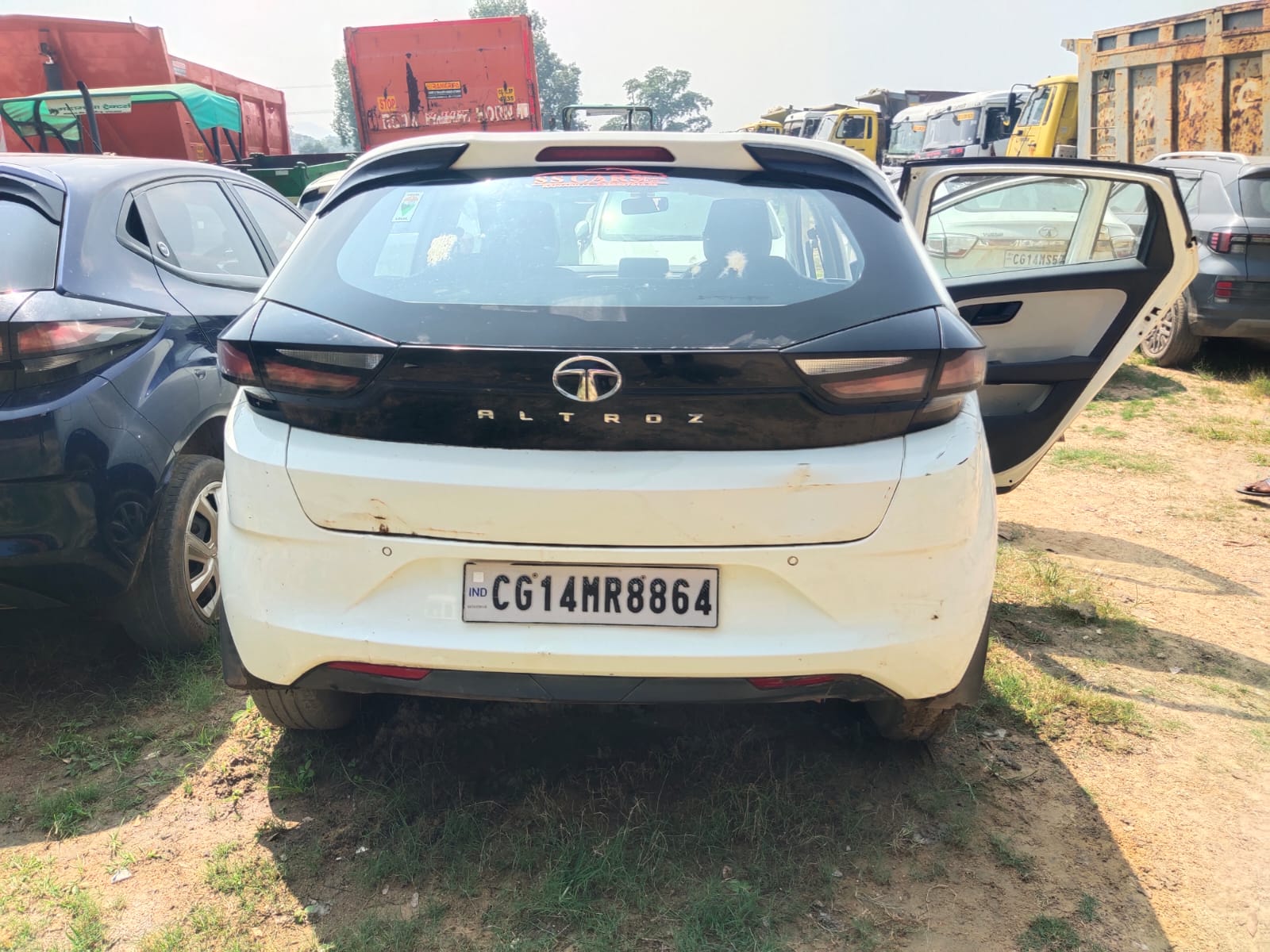 2023 Tata Altroz XM / XM+ Hatchback 65000 km 3 years for sale in MAMTA MAHTO PARKING YARD Korba — photo 1