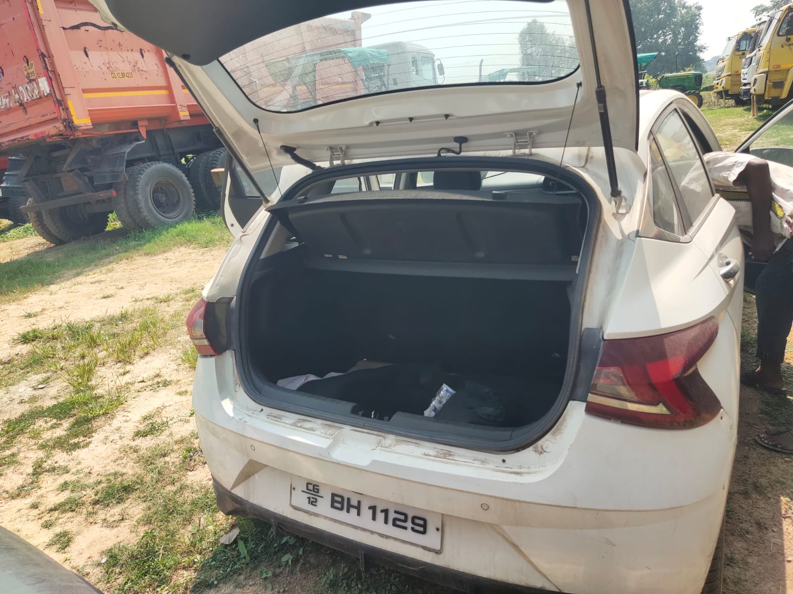 2022 Hyundai i20 Asta 1.2 Petrol MT Hatchback 65000 km 4 years for sale in MAMTA MAHTO PARKING YARD Korba — photo 12