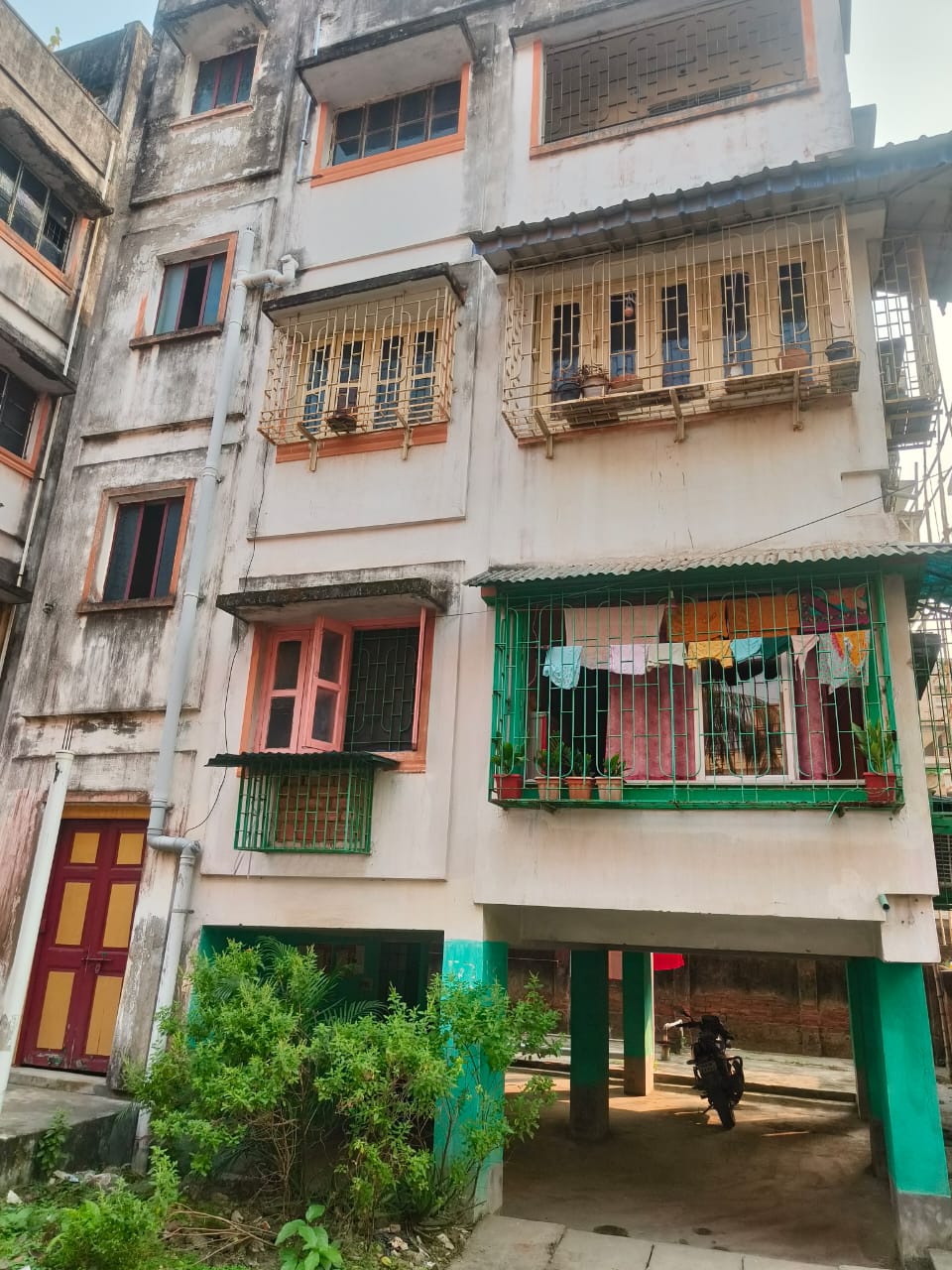 2 BHK Flat for sale in MUKUNDAPUR NAYABAD KOLKATA Kolkata — photo 1
