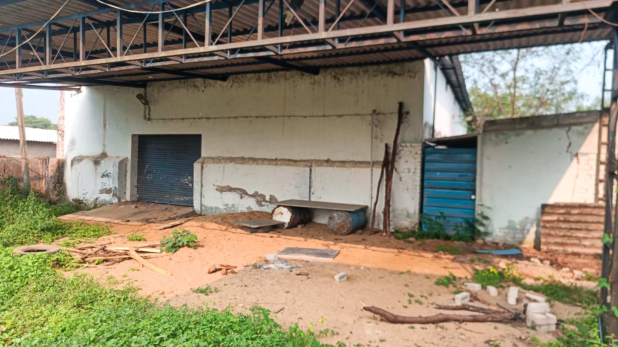 Industrial Plot with Factory Building for sale in Middle Class Manendragarh — photo 4