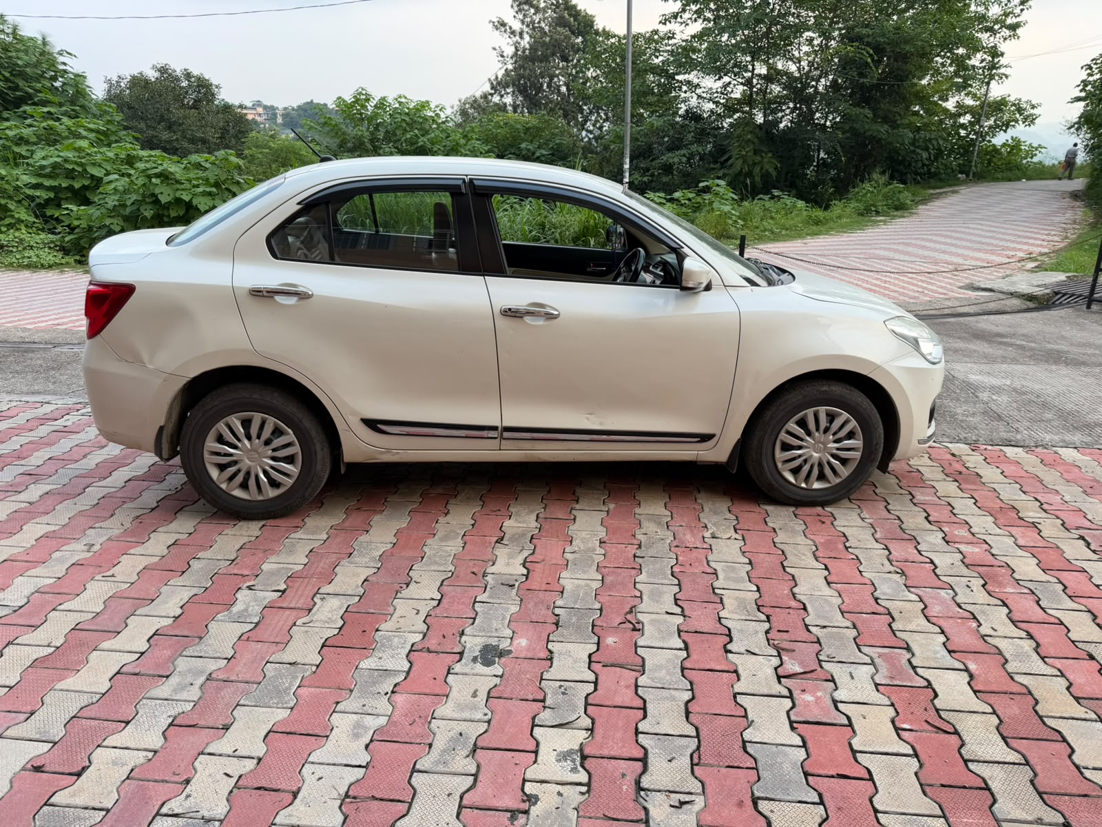 2020 Maruti Suzuki Dzire VXi Compact sedan 168343 km 6 years for sale in HAMIRPUR Hamirpur — photo 3