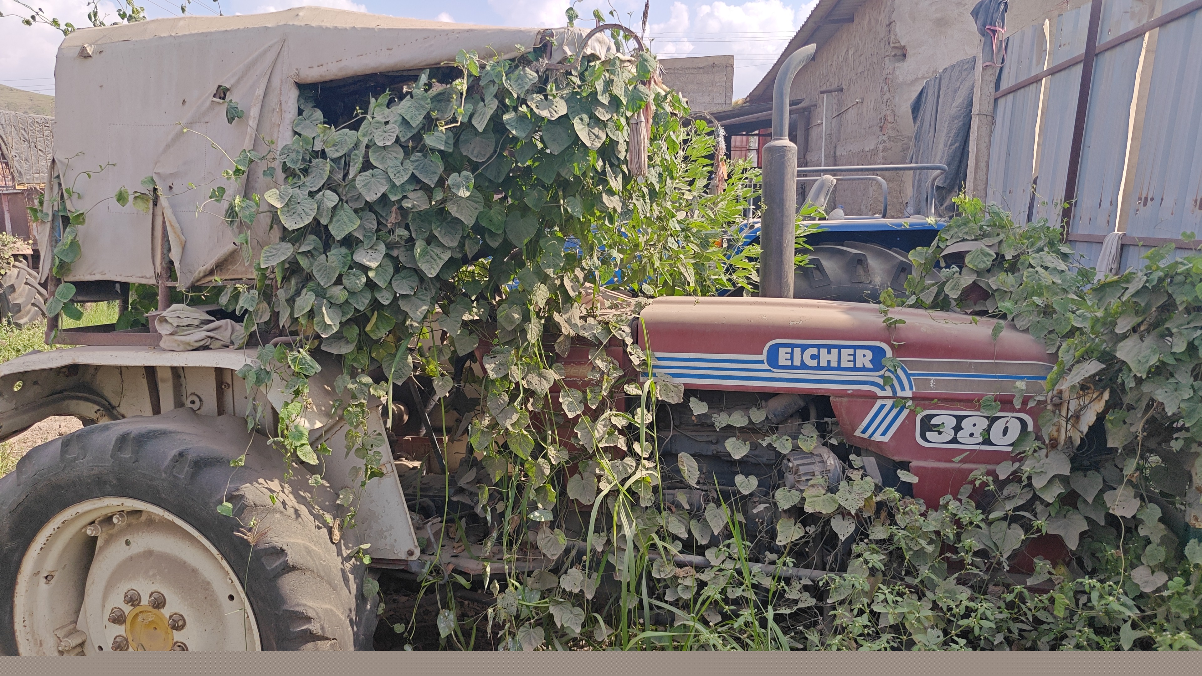 2004 Eicher 380 Prima G3 Tractor 87452 km 22 years for sale in M/s Babajan Parking Yard Near B K College Ankali Road Chikodi - 591201 Chikodi — photo 1