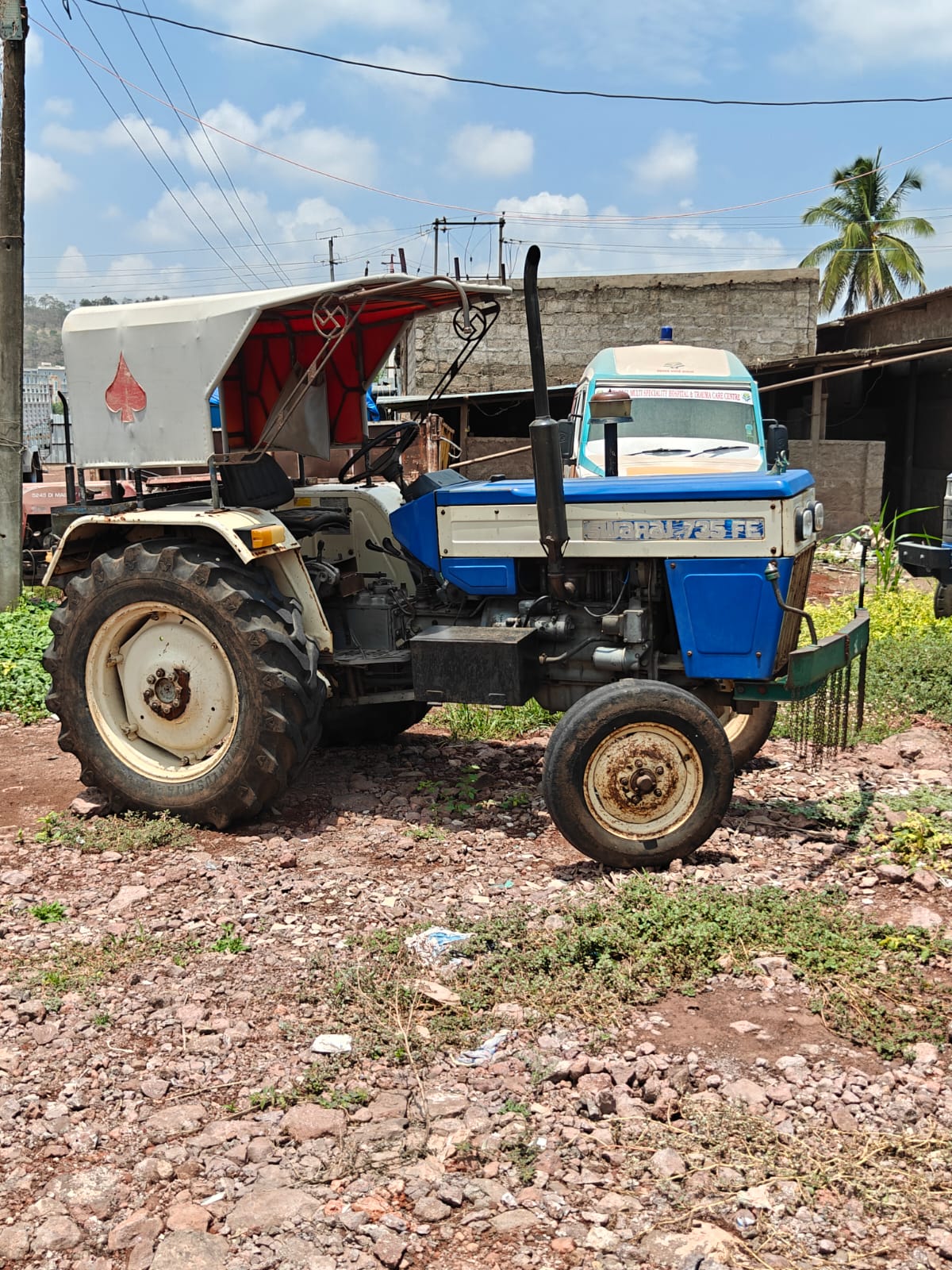2004 Swaraj 735 FE 2WD Tractor 12000 km 21 years for sale in M/s Babajan Parking Yard Near B K College Ankali Road Chikodi - 591201 Chikodi