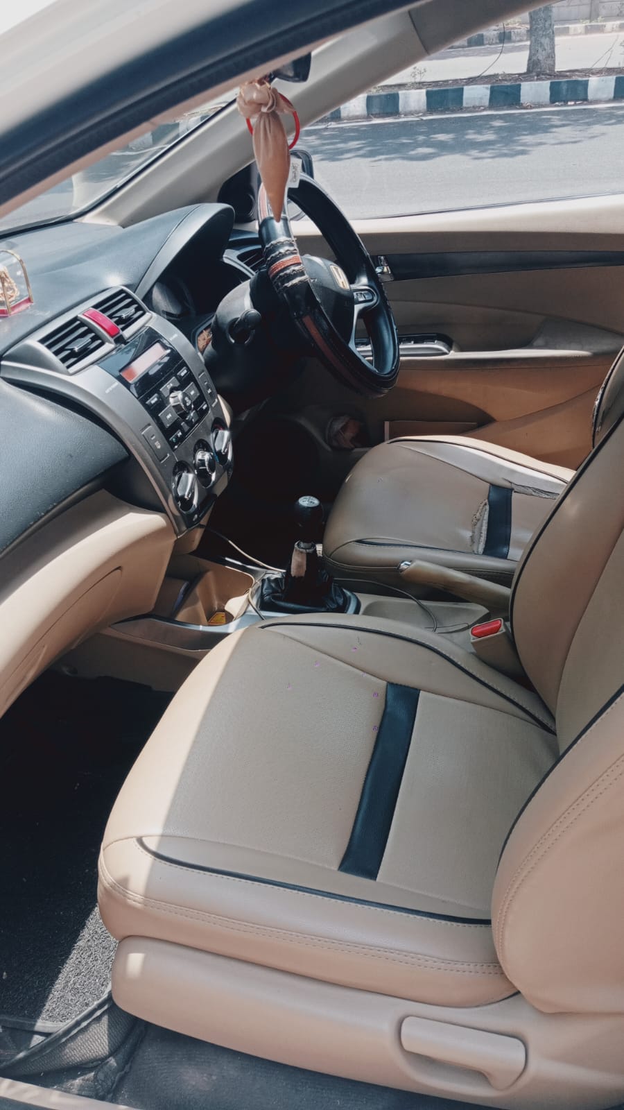 2012 Honda City V Petrol Manual Sedan 159678 km 14 years for sale in PNB ZONAL OFFICE BHUBANESWAR Bhubaneswar — photo 4