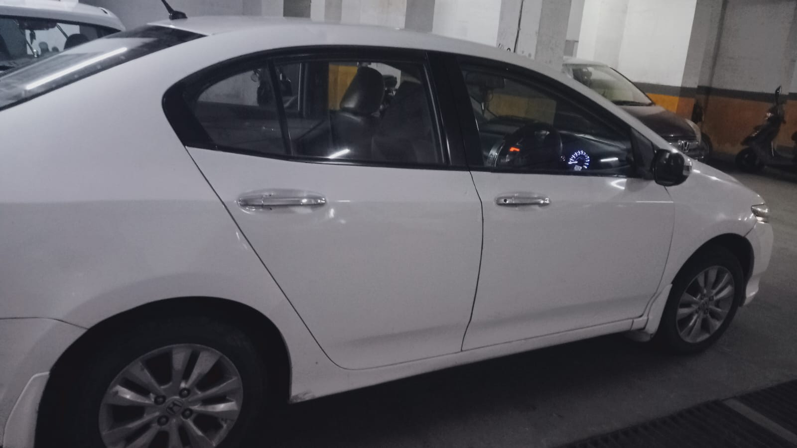 2012 Honda City V Petrol Manual Sedan 159678 km 14 years for sale in PNB ZONAL OFFICE BHUBANESWAR Bhubaneswar — photo 2