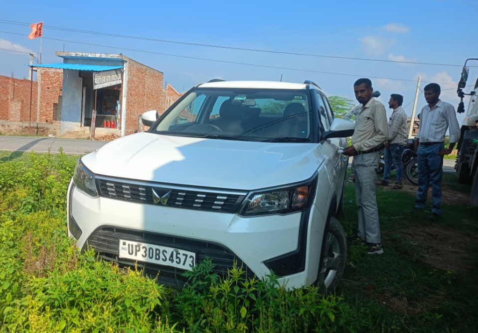 2023 Mahindra XUV300 W4 Compact SUV 24200 km 3 years for sale in DILEEP CHAURASIYA Hardoi
