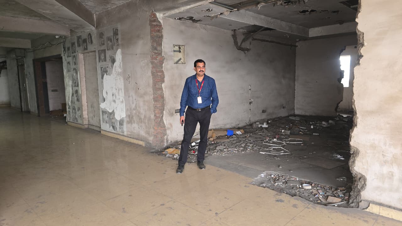 Shops for sale in ELA MALL SHOPPING COMPLEX PH NO 23 WARD 1 Jindal Industrial Park — photo 4