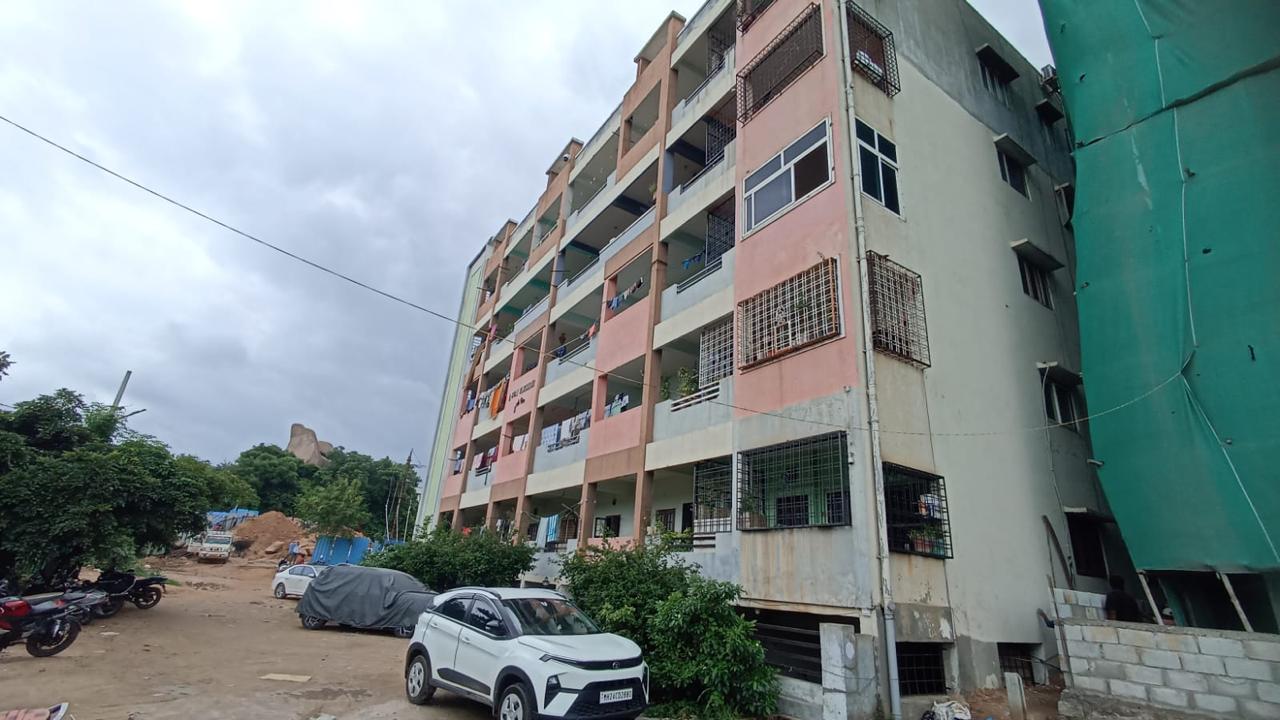 2 BHK Flat for sale in SUMAVARSHINI LAKE VIEW APARTMENTS, DEEPTHISRI NAGAR Hyderabad — photo 2