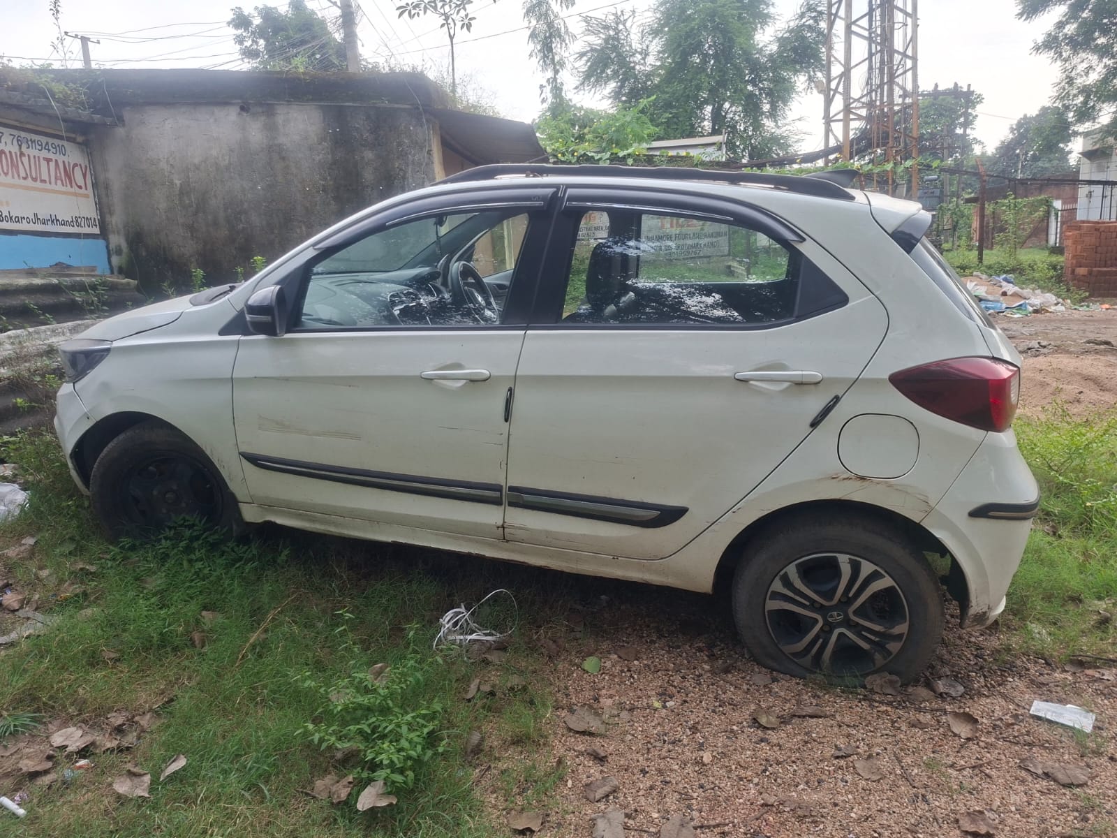 2023 Tata Tiago XT / XT(O) MT Hatchback 40000 km 3 years for sale in BIHAR RISK CONSULTENCY PVT LTD Bokaro Steel City — photo 2