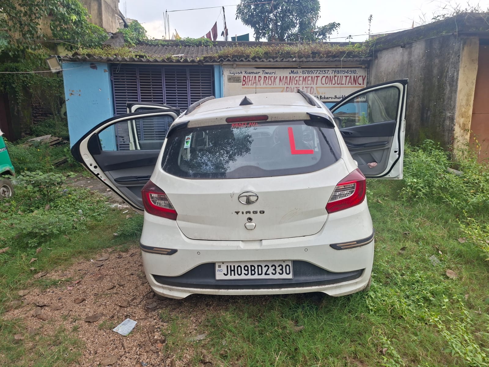 2023 Tata Tiago XT / XT(O) MT Hatchback 40000 km 3 years for sale in BIHAR RISK CONSULTENCY PVT LTD Bokaro Steel City — photo 4