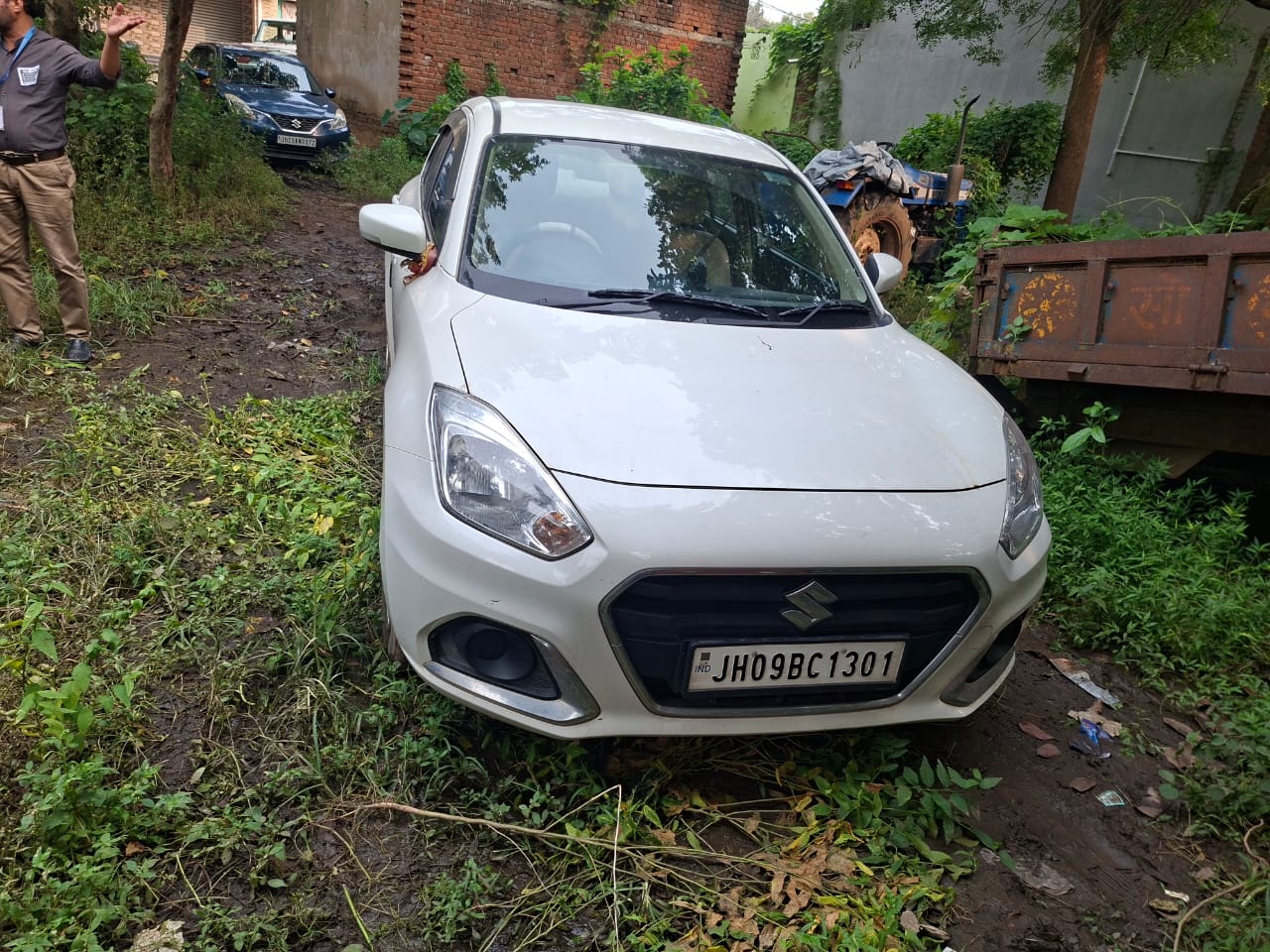 2023 Maruti Suzuki Dzire VXi Compact sedan 18580 km 3 years for sale in CARE OF ANIMESH KUMAR Bokaro Steel City — photo 2
