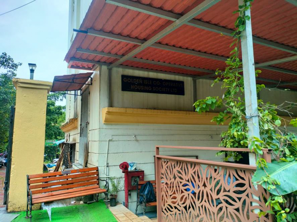 Flat for sale in Goregaon East Mumbai — photo 1