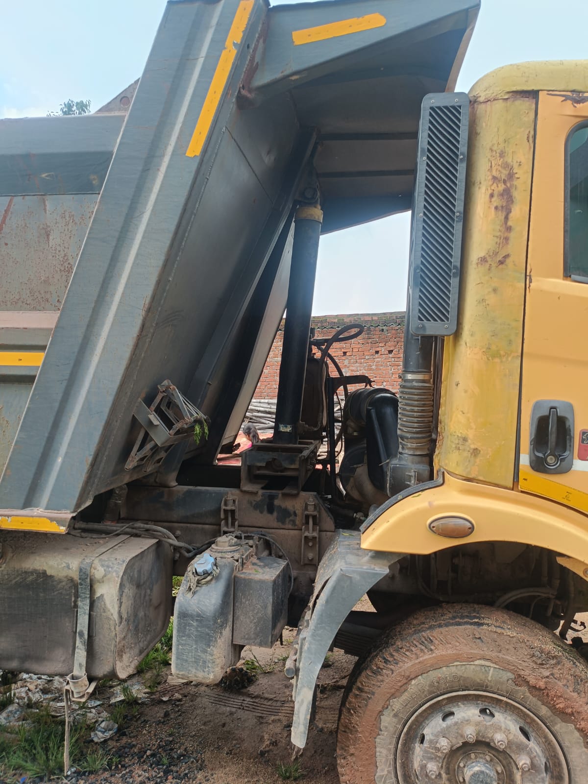 2018 Mahindra & Mahindra Blazo X 28 Tipper Tipper Tipper 36000 km 8 years for sale in TATISILWAI Getalsud Industrial Area — photo 2
