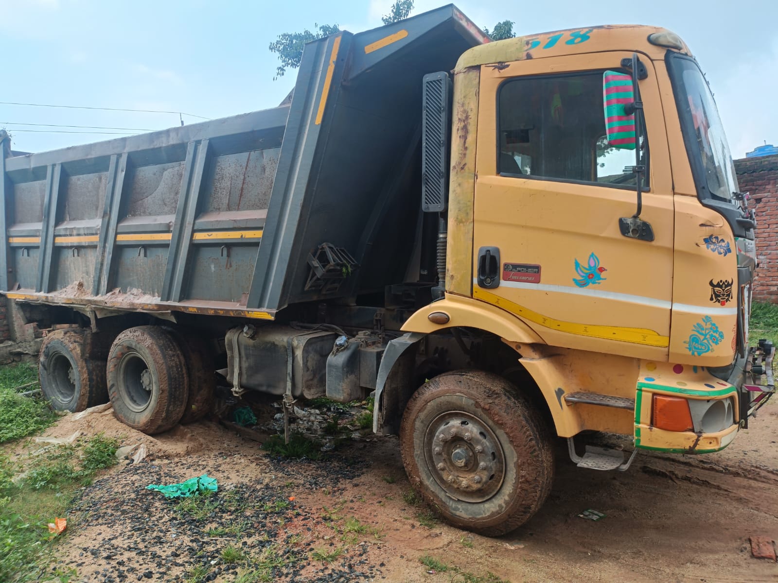 2018 Mahindra & Mahindra Blazo X 28 Tipper Tipper Tipper 36000 km 8 years for sale in TATISILWAI Getalsud Industrial Area — photo 3