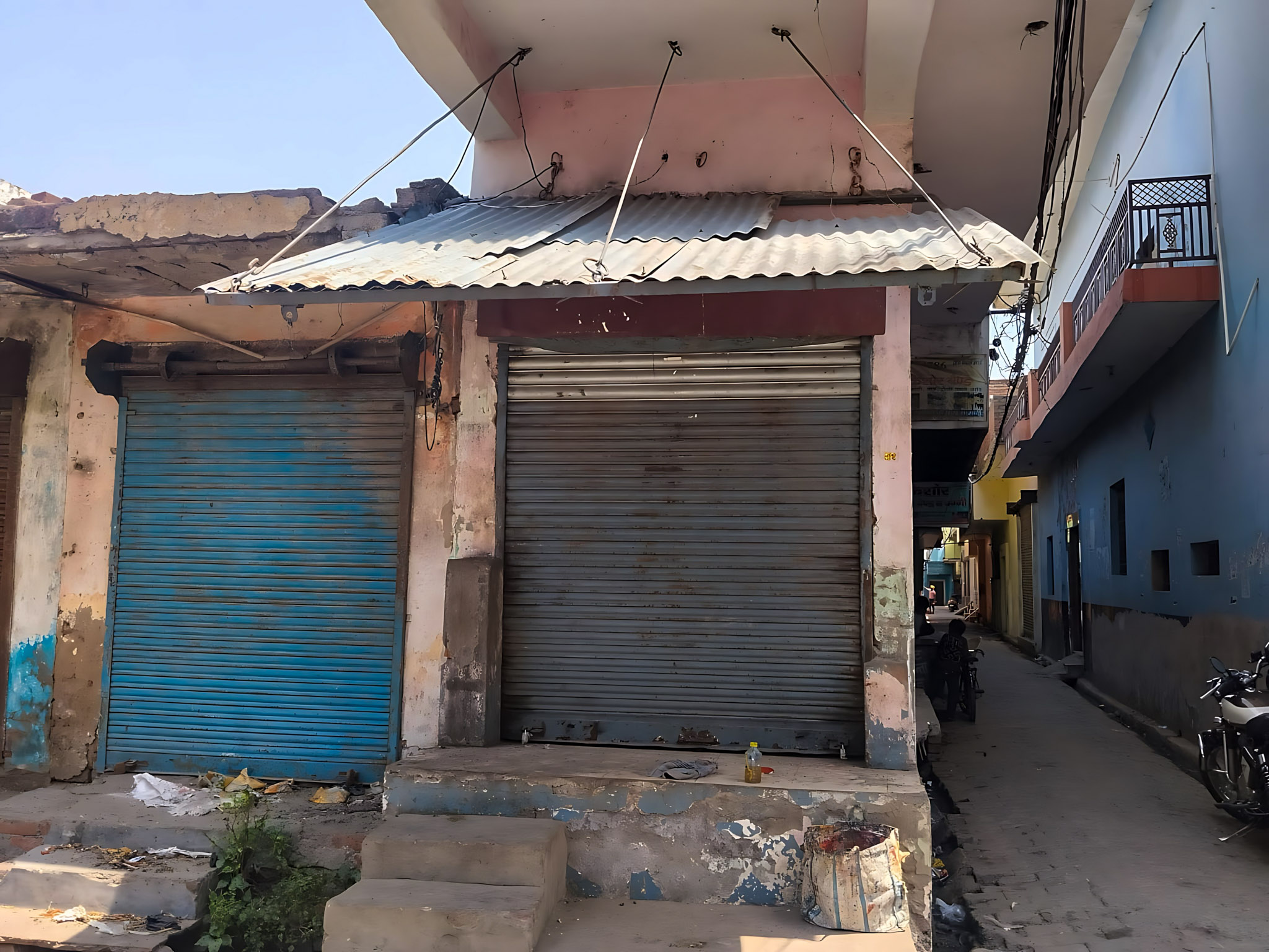 10.47 square meter Shops for sale in Sasni Sasni — photo 1