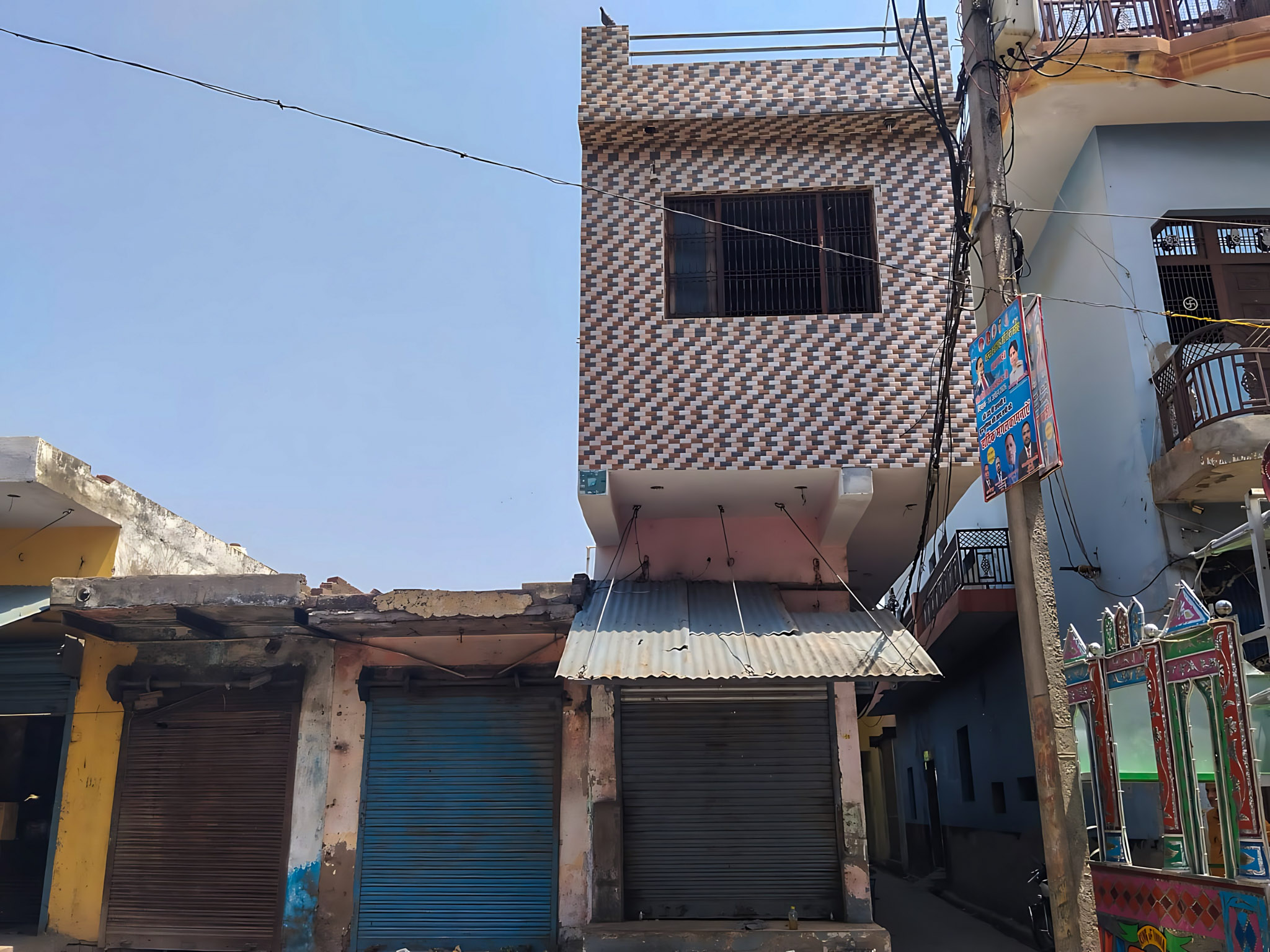 10.47 square meter Shops for sale in Sasni Sasni — photo 5