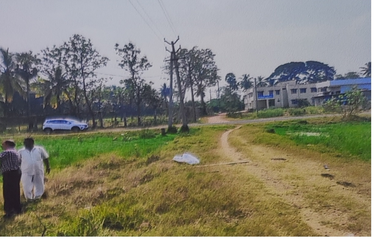 Plot for sale in Tanuku — photo 1