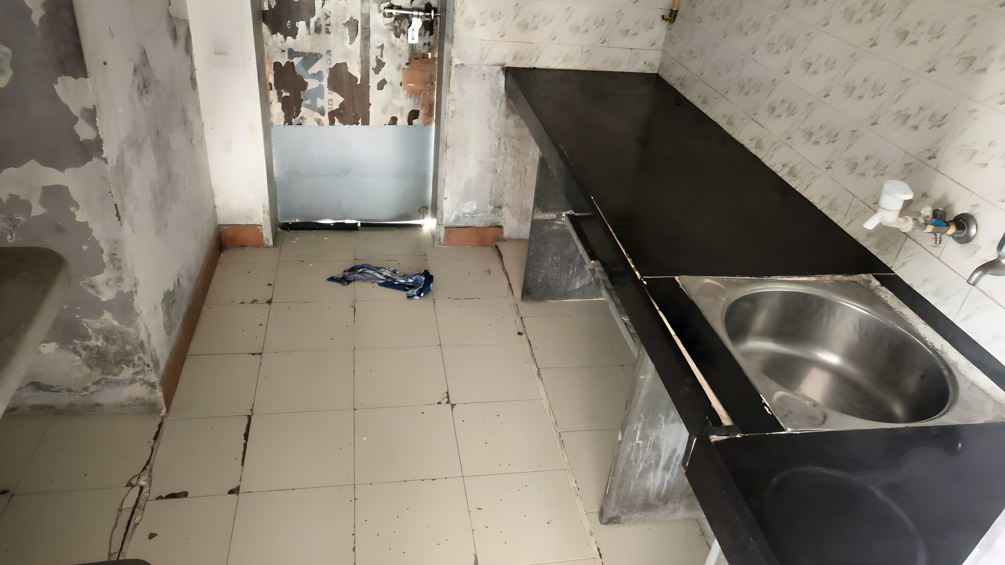2 BHK Flat for sale in BHUMI SANKUL, KARANPARA Rajkot — photo 6
