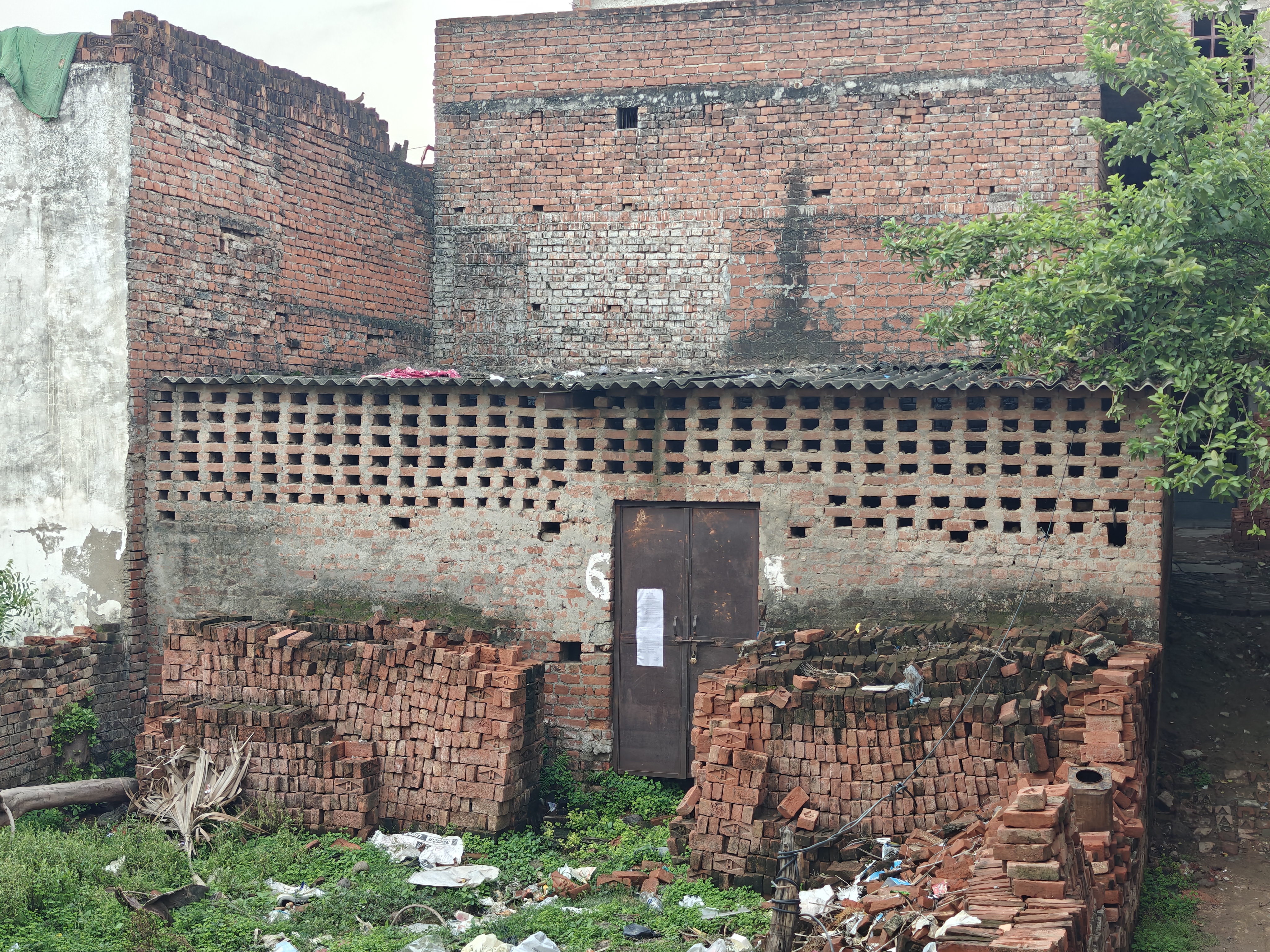 2040 square feet Individual House for sale in Varanasi — photo 1