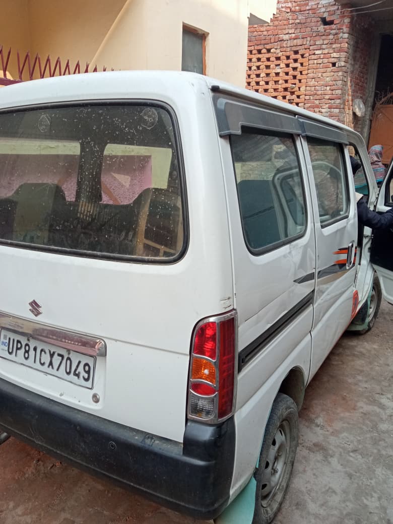 2022 Maruti Suzuki Eeco 7-Seater Van 5000 km 4 years for sale in SBI Main Branch Campus Aligarh — photo 2