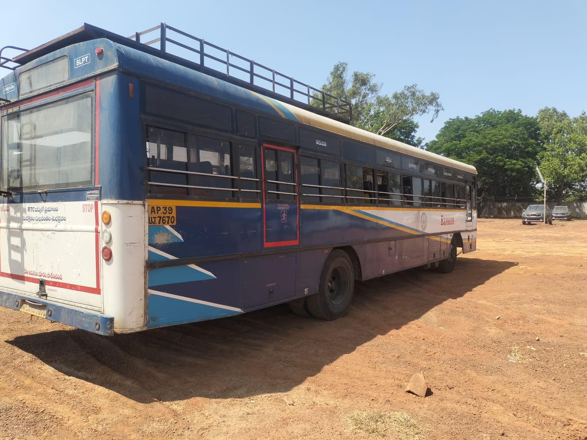 2022 Eicher 6016 R LPO Bus Chassis Bus 100000 km 4 years for sale in Padmanabhayya Parking Yard Nellore — photo 1