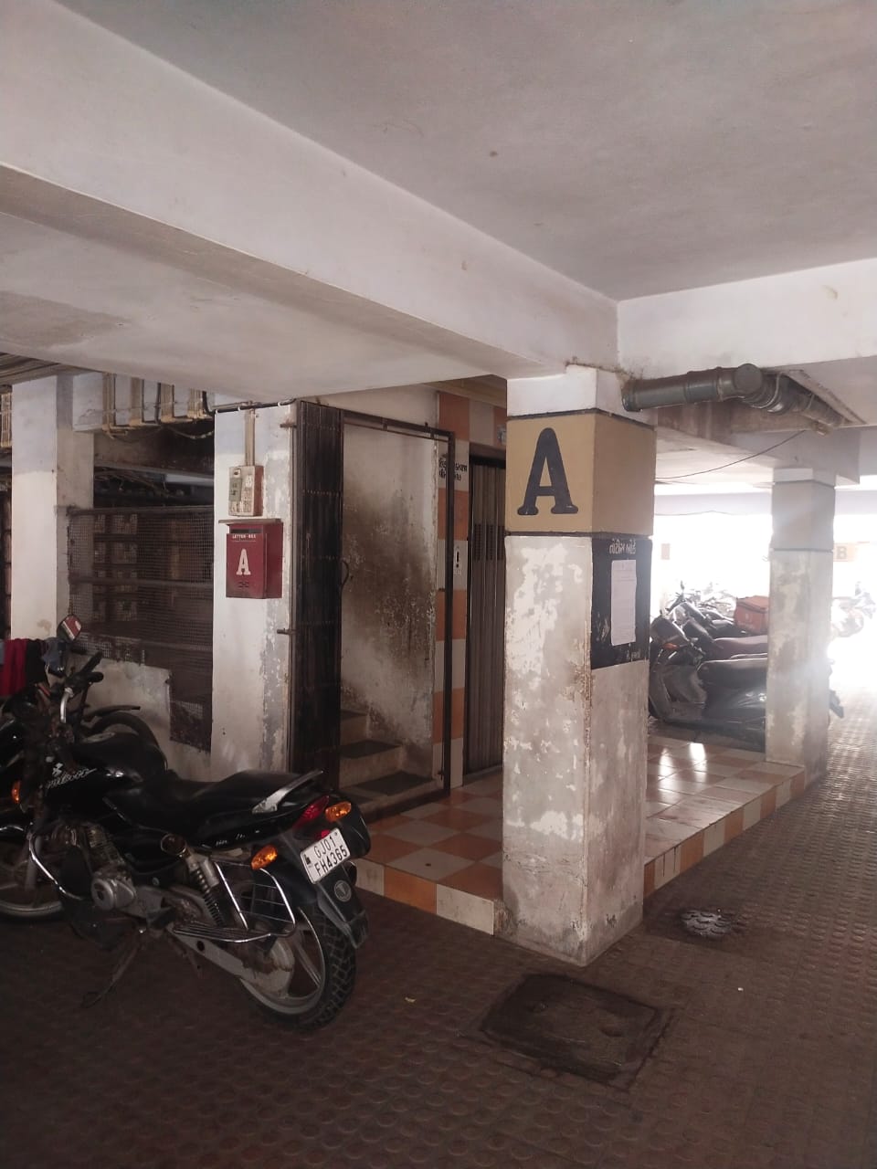 397 square feet Flat for sale in Surat — photo 2