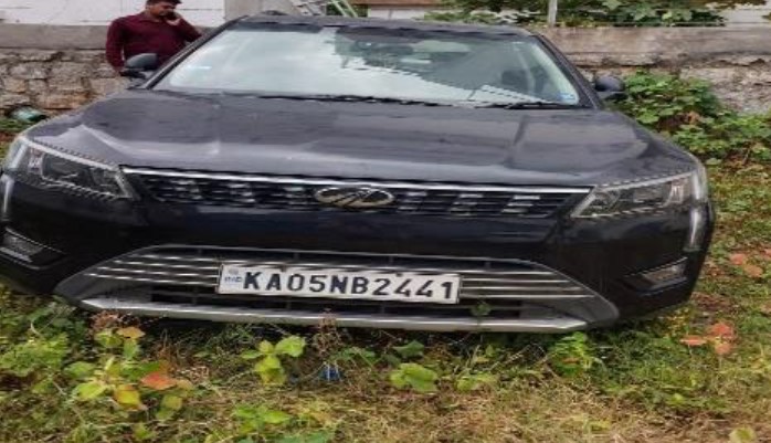 2020 Mahindra XUV300 W8 Compact SUV 55000 km 6 years for sale in SAI KARUNA YARD Bengaluru — photo 1