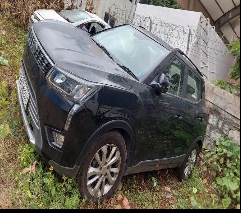 2020 Mahindra XUV300 W8 Compact SUV 55000 km 6 years for sale in SAI KARUNA YARD Bengaluru — photo 2