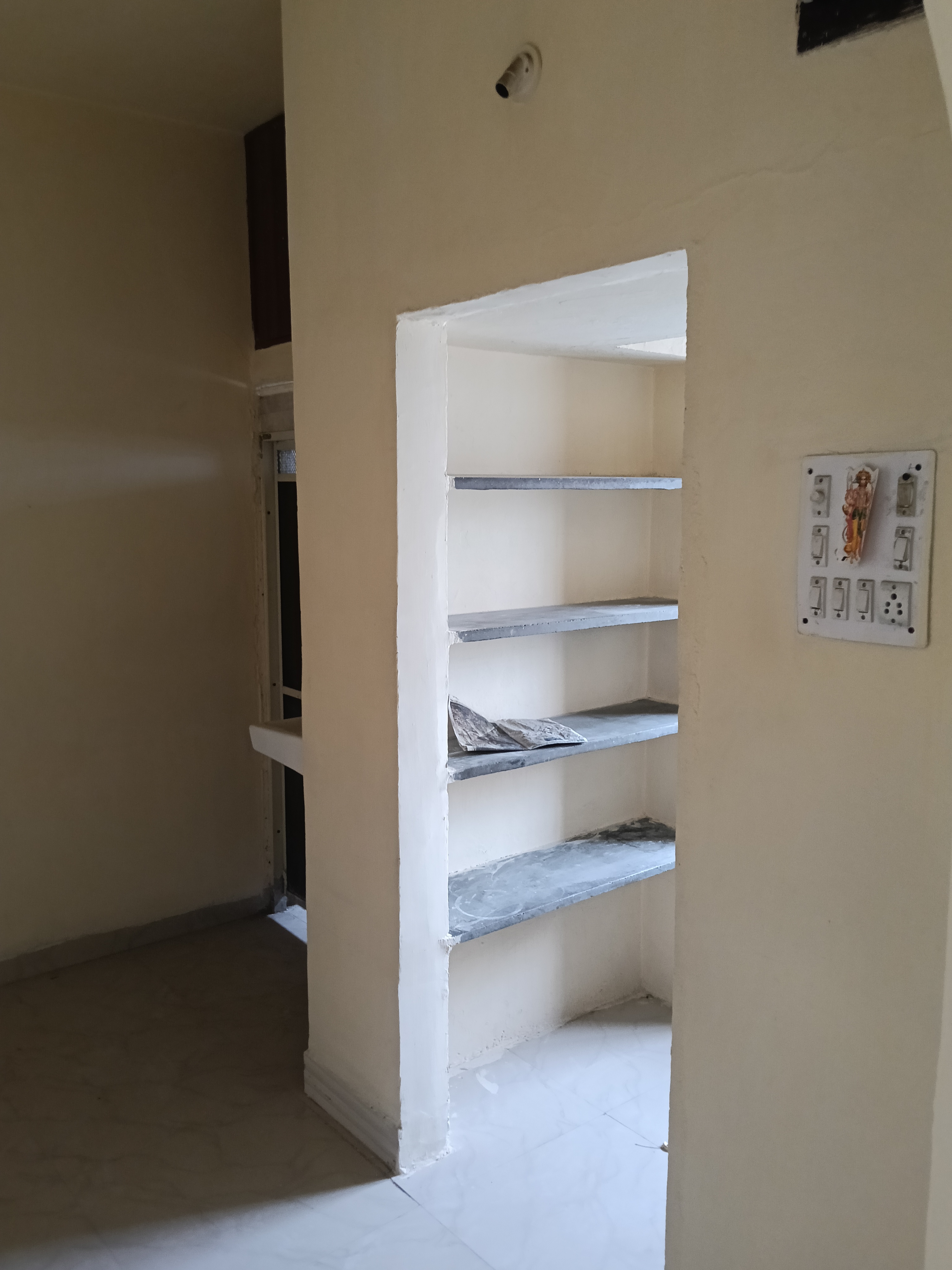 450 square feet Flat for sale in Jaishree Syndicate Colony, MANIK BAGH Indore — photo 3