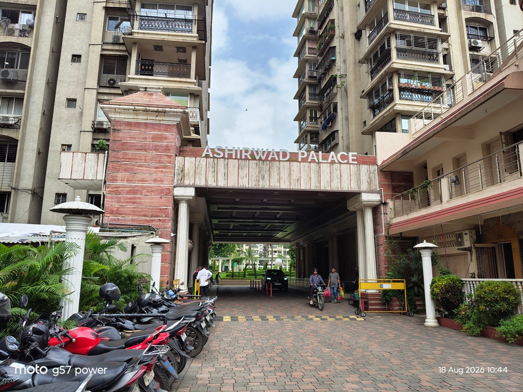 3800 square feet Flat for sale in Bhatar Surat — photo 6