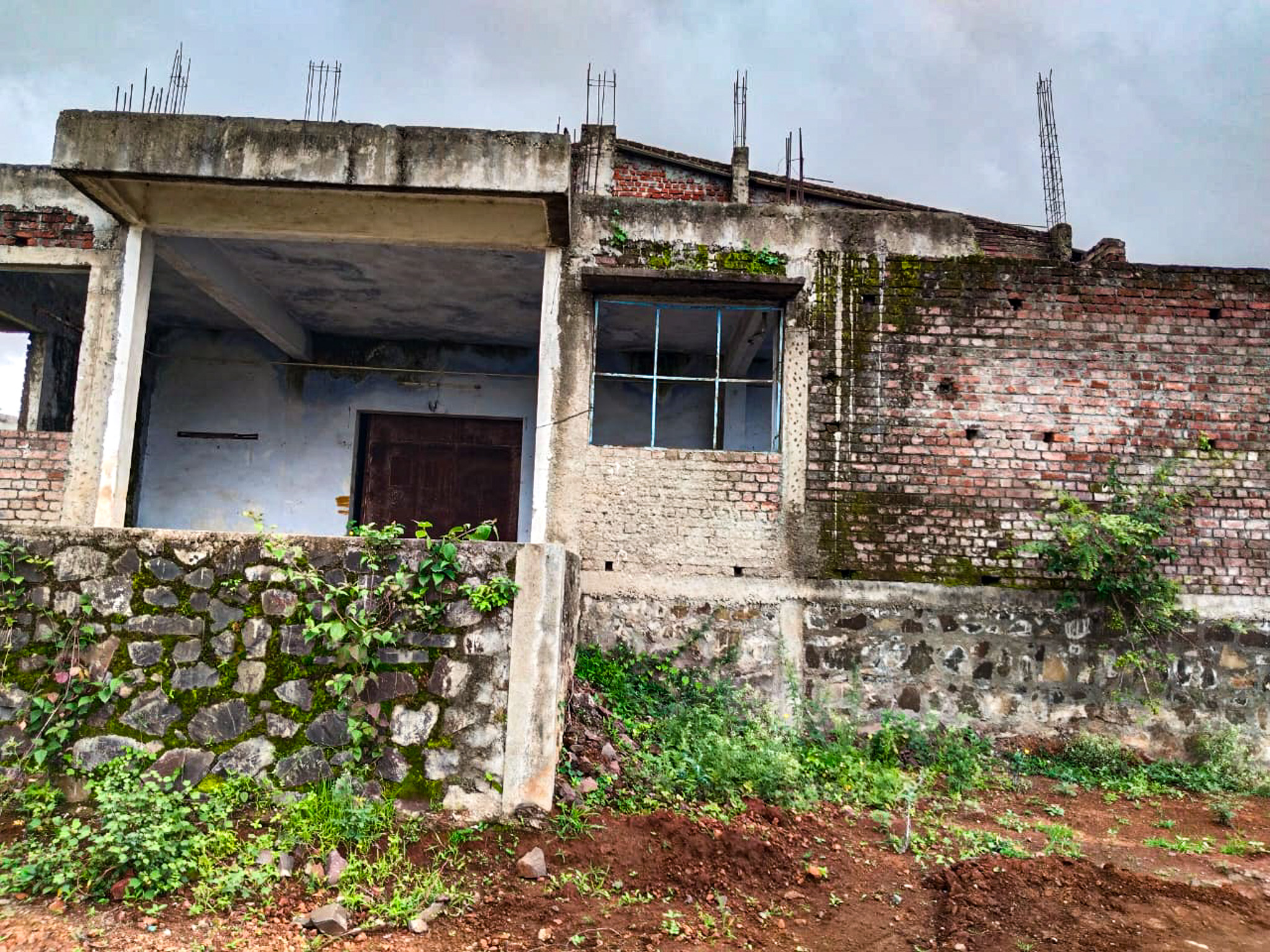 Industrial Plot with Factory Building for sale in Plot No. D-17, MIDC Kadegaon, Tal. Kadegaon, Dist. Sangli. Kadegaon — photo 1