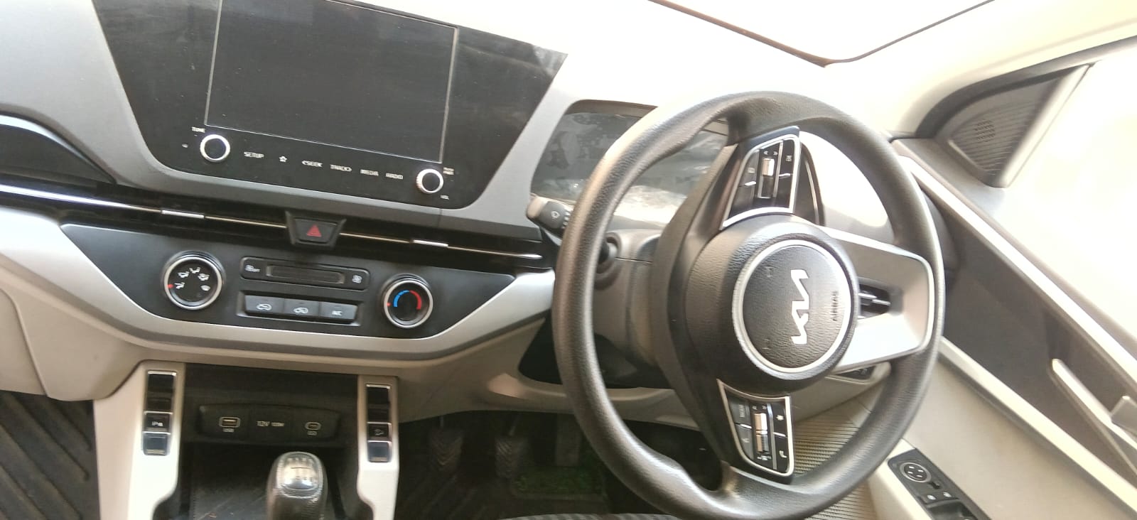 2024 Kia Carens Prestige MPV 33430 km 2 years for sale in Sai parking Mumbai — photo 4