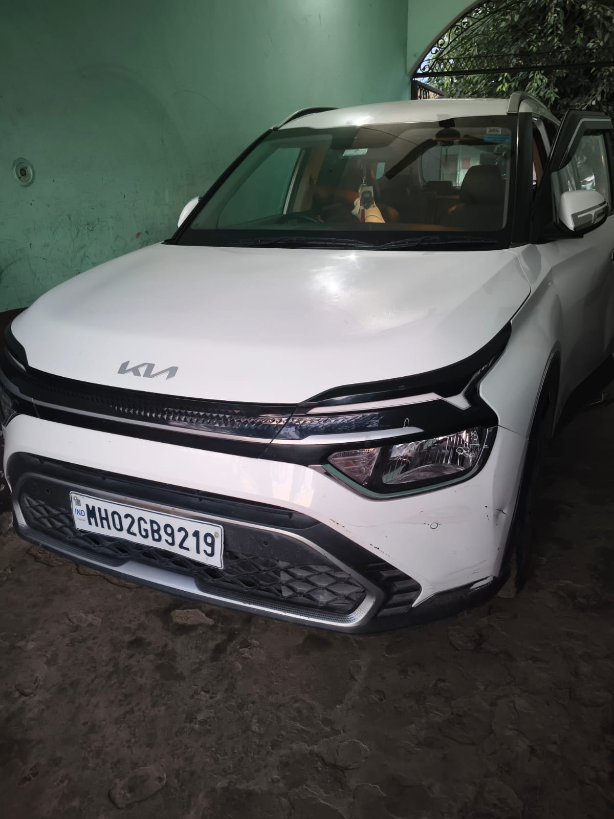 2024 Kia Carens Prestige MPV 33430 km 2 years for sale in Sai parking Mumbai — photo 1