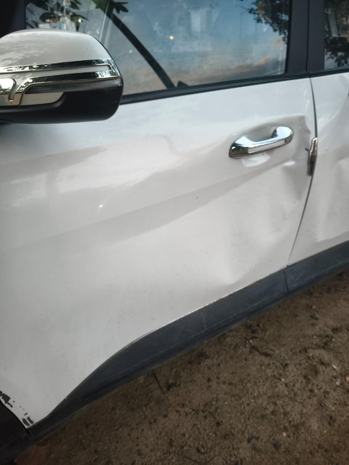 2024 Kia Carens Prestige MPV 33430 km 2 years for sale in Sai parking Mumbai — photo 6