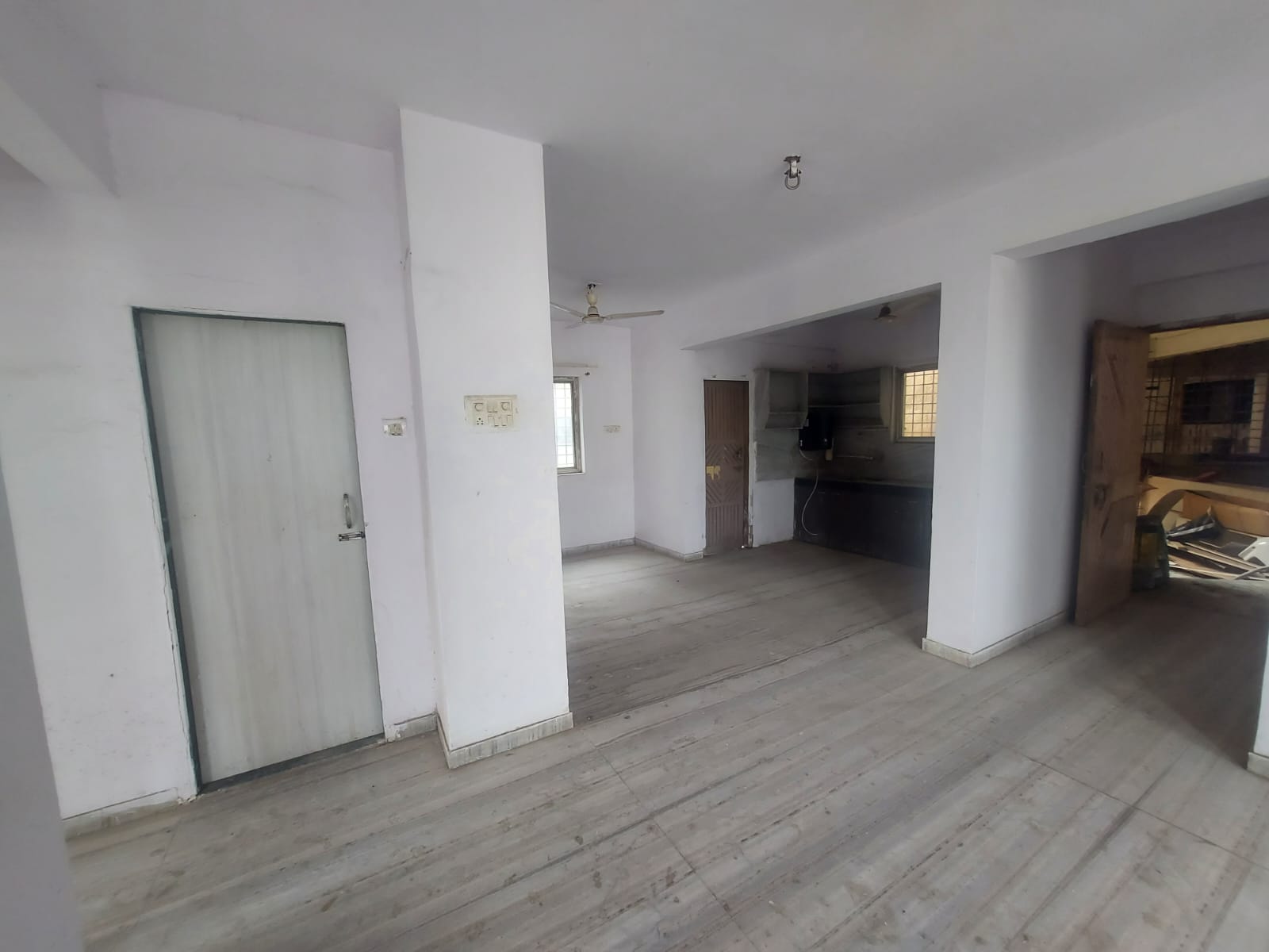 822 square feet Flat for sale in Surat — photo 2