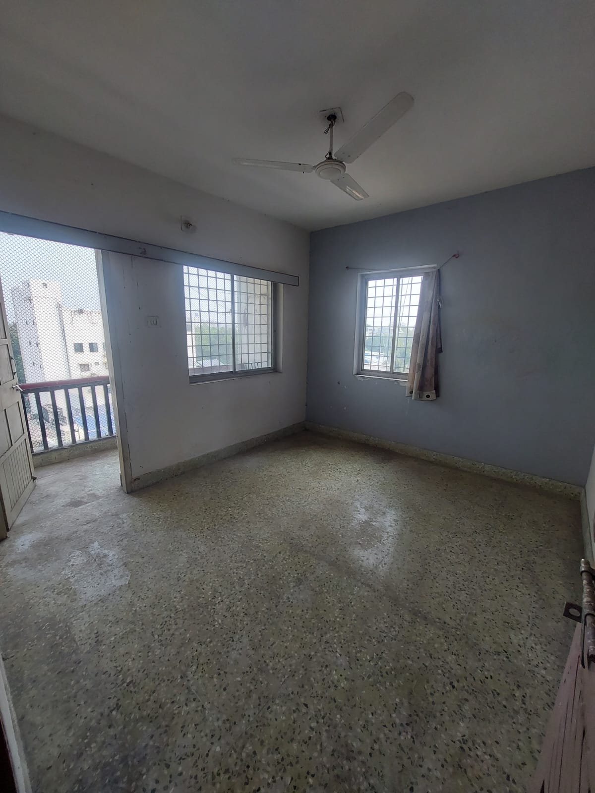 822 square feet Flat for sale in Surat — photo 2