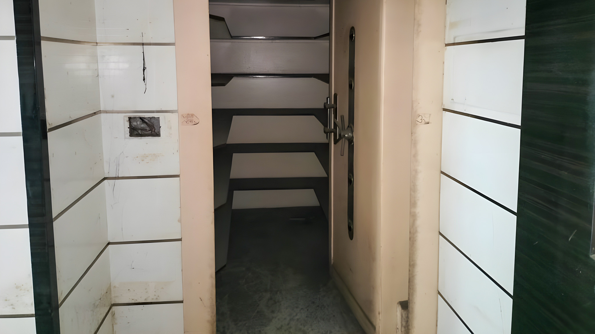660 square feet Shops for sale in KAROL BAGH New Delhi — photo 19