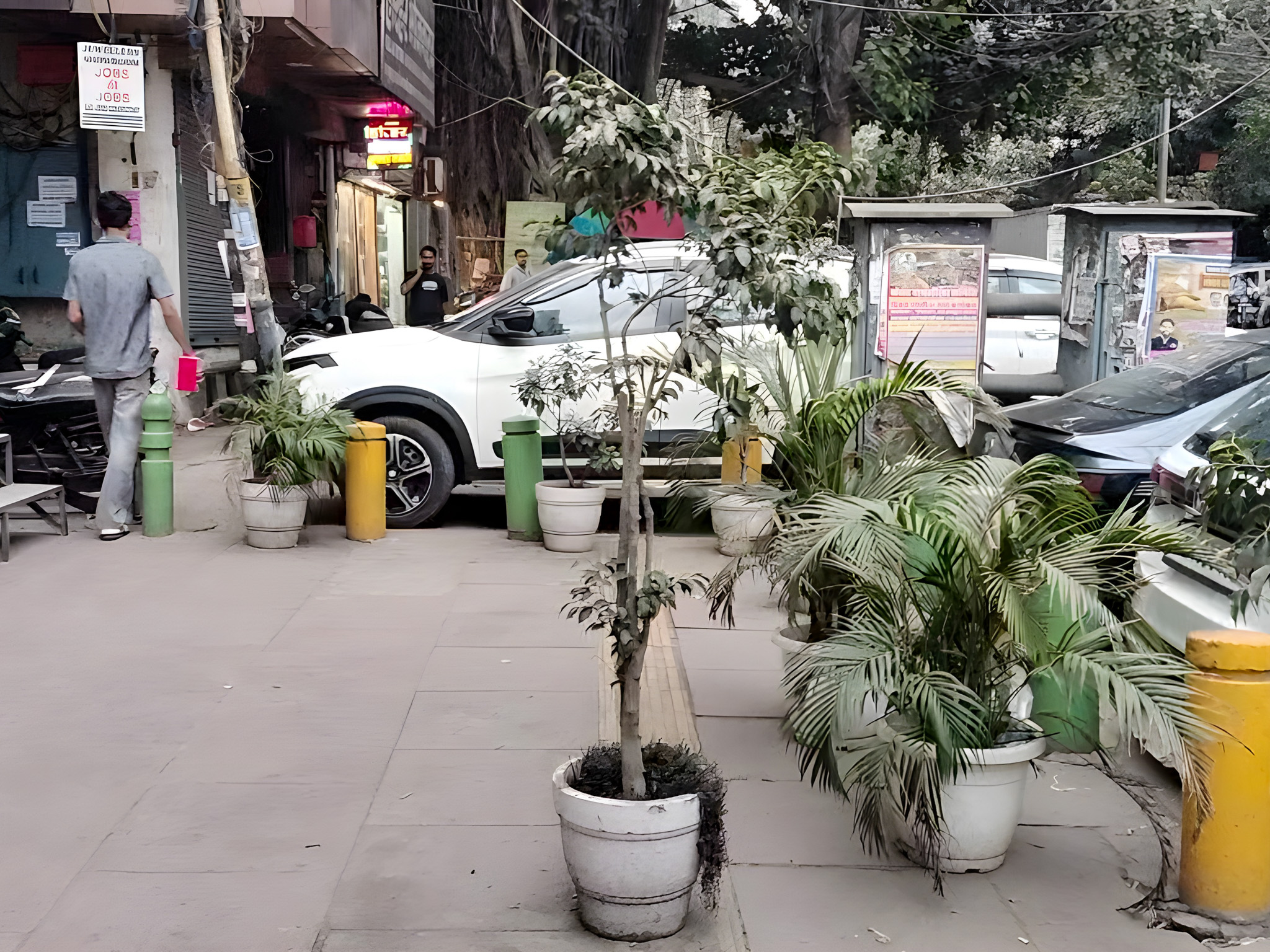 400 square feet Shops for sale in KAROL BAGH New Delhi — photo 4