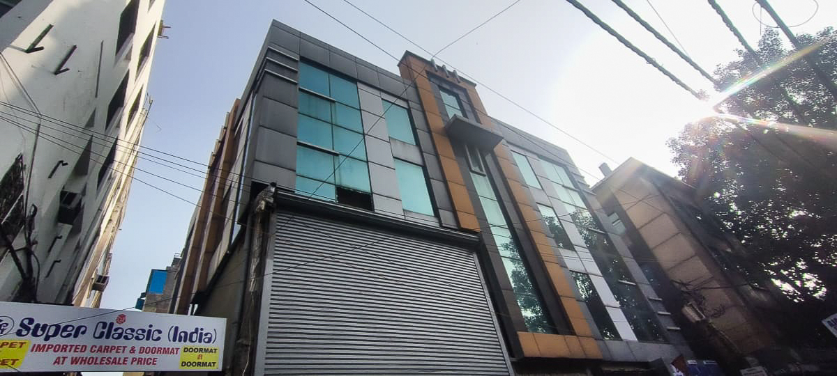 1000 square feet Shops for sale in KAROL BAGH New Delhi — photo 1